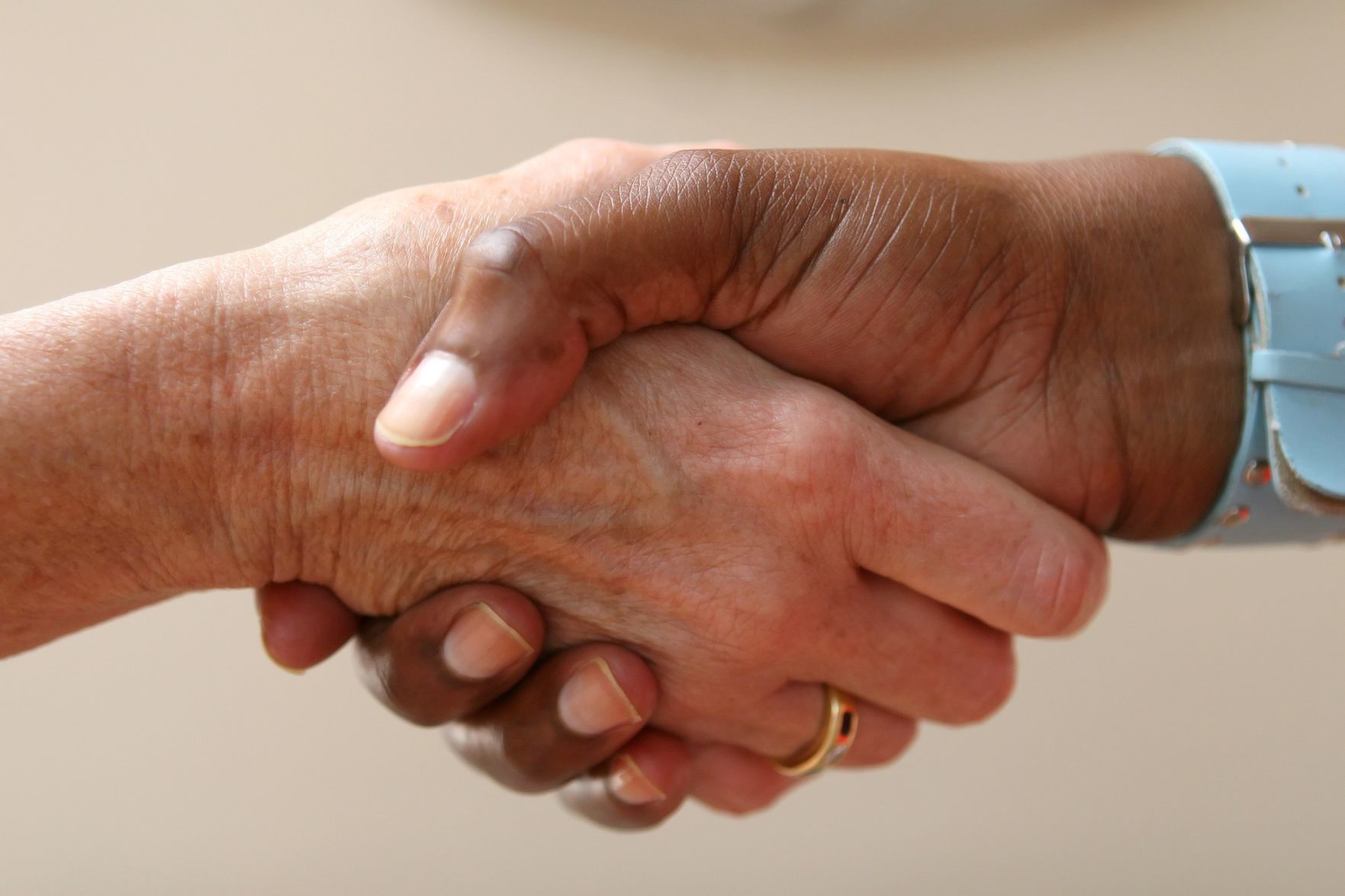 Hand shake